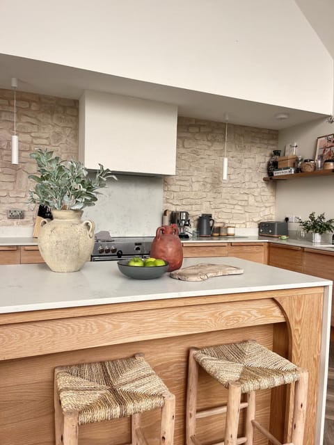 SeaNest and cabin, walk to beach Cabin in St Agnes