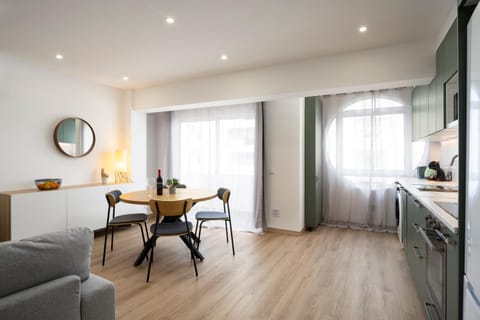 Kitchen or kitchenette, Living room, Seating area, Dining area, air conditioner
