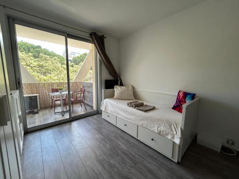 Bed, Balcony/Terrace, Living room, Photo of the whole room, Seating area, Dining area, Bedroom, towels