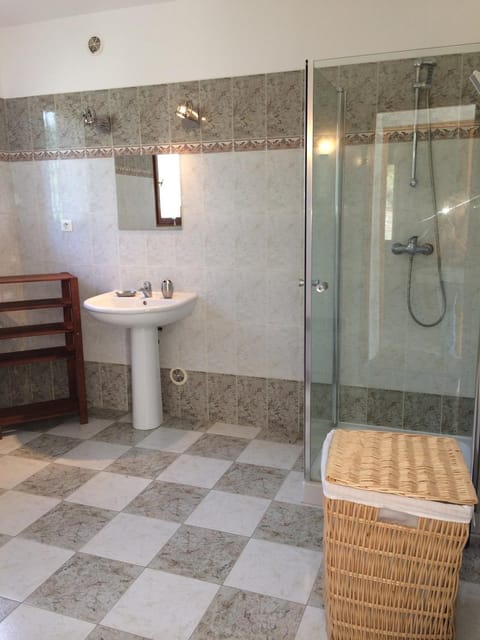 Maison avec piscine sans voisinage à 4km de la mer House in Linguizzetta