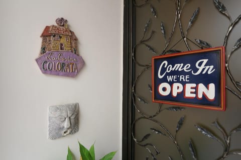 Facade/entrance, Property logo or sign, Decorative detail