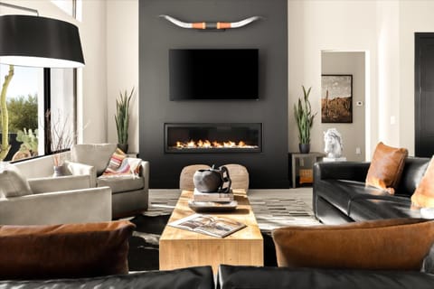 TV and multimedia, Living room, Seating area, fireplace