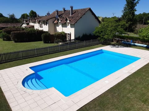 Property building, Garden view, Pool view, Swimming pool