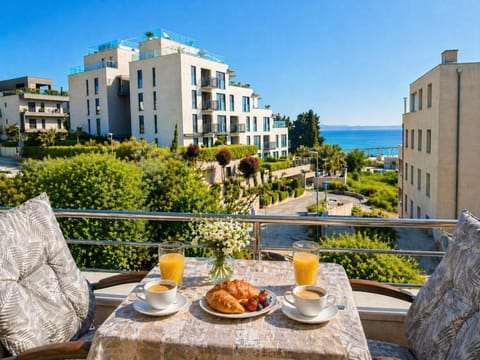 Natural landscape, Balcony/Terrace, Sea view