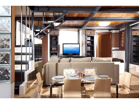 Living room, Dining area