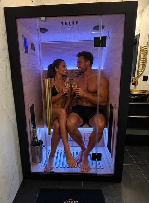 Shower, Toilet, People, Sauna, Bathroom, Guests, River view, River view, Location, group of guests, Parking, hair dryier, heating, heating, internet, internet, towels, air conditioner
