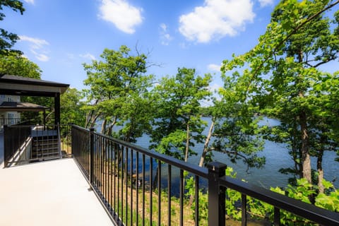 Natural landscape, View (from property/room), Balcony/Terrace, Lake view