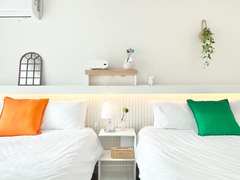 Bed, Photo of the whole room, Bedroom, heating, internet, air conditioner
