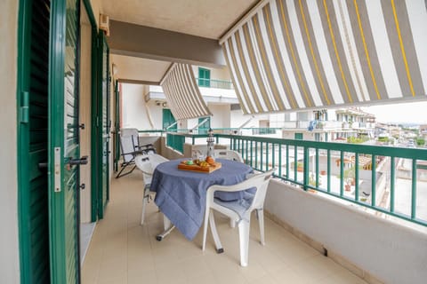 Bird's eye view, Summer, Balcony/Terrace, Dining area, City view, Street view, Inner courtyard view, sunbed
