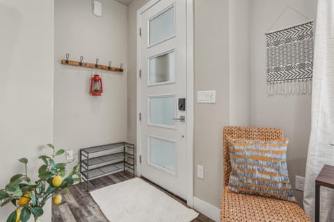 Facade/entrance, Living room, Seating area