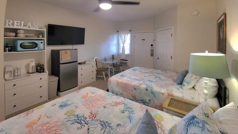Bed, Kitchen or kitchenette, Photo of the whole room