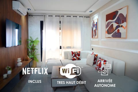 TV and multimedia, View (from property/room), Balcony/Terrace, Living room, Decorative detail, Seating area, Text overlay, internet, internet