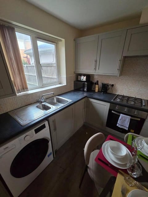 Spacious House | Perfect for Contractor Stays House in Widnes
