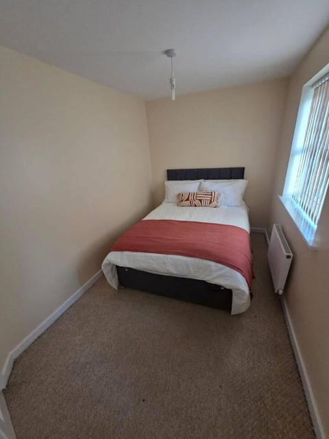 Spacious House | Perfect for Contractor Stays House in Widnes