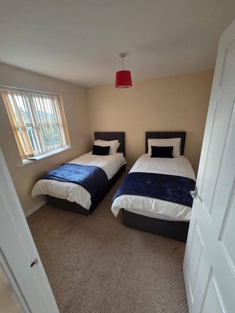 Spacious House | Perfect for Contractor Stays House in Widnes