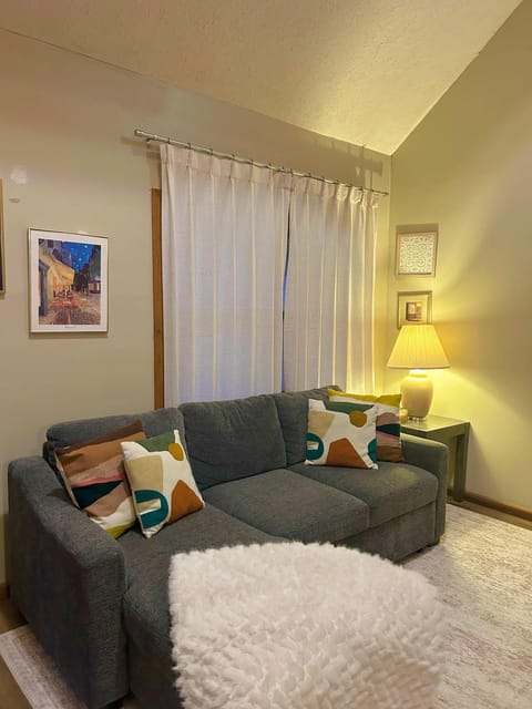 Comfortable 2BR-2BA Mountain Getaway Near Slopes Apartment in Dry Fork