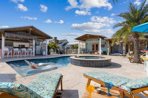 Suite - Knome Dome with Shared Pool Apartment in Bay Saint Louis