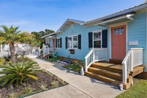 Suite - Knome Dome with Shared Pool Apartment in Bay Saint Louis