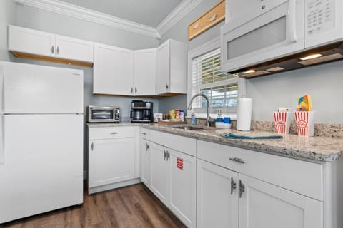 Suite - Knome Dome with Shared Pool Apartment in Bay Saint Louis