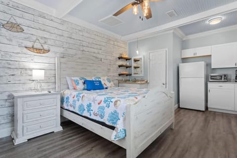 Suite - Knome Dome with Shared Pool Apartment in Bay Saint Louis