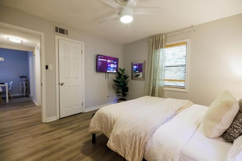 Decatur Modern Haven King Bed Apartment in Decatur