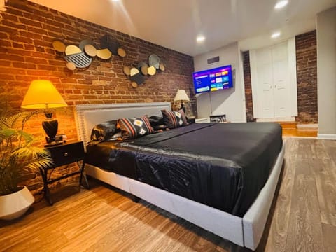 Ground floor flat at Virginia Highlands Apartment in Virginia Highland