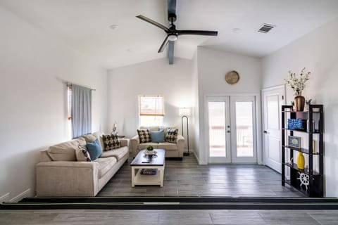 6 Bedroom, 3 unit Triplex in Crystal Beach House in Texas City