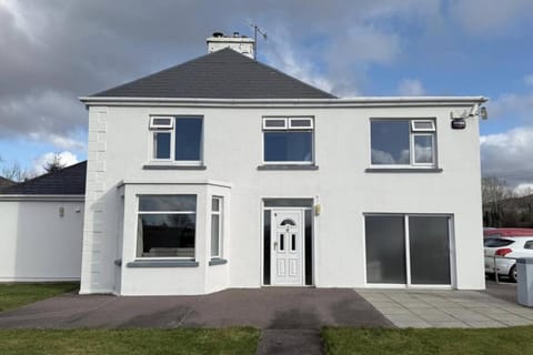 Greenway Riverside House - Cahersiveen House in County Kerry