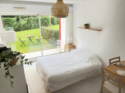 Bed, Living room, Garden view