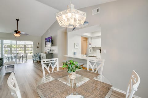 Beach Days and Poolside Fun! Englewood Home with Yard House in Rotonda West