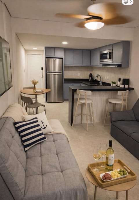 Coffee/tea facilities, Kitchen or kitchenette, Living room, Dining area, oven