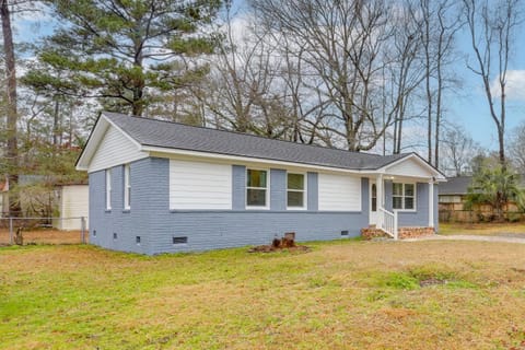 Near Citadel Mall! Extended Getaway 8 Mi to Dtwn House in Stono River