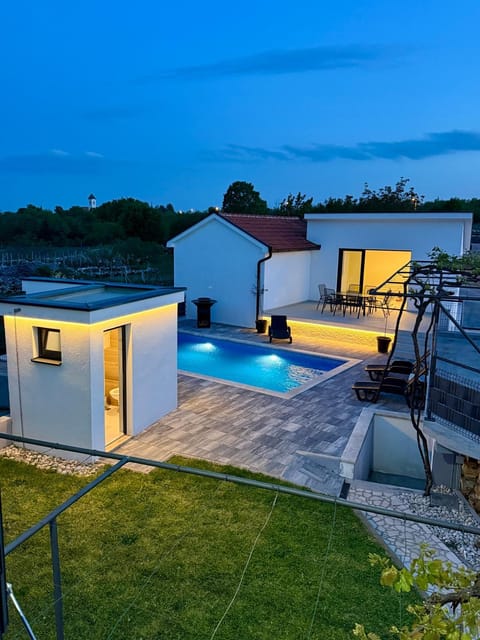 View (from property/room), Pool view, Swimming pool, Swimming pool