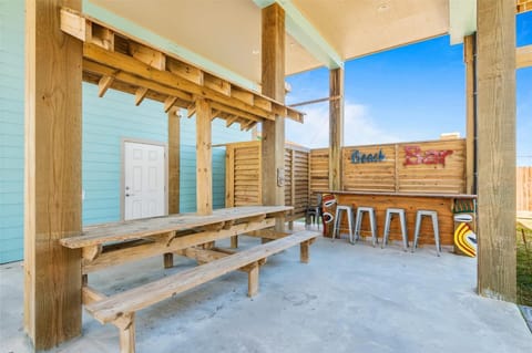 Sandpiper - Coastal 3BR Retreat Sleeps 10 House in Port Bolivar