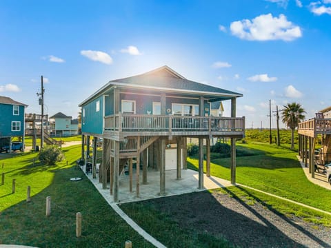 Steps to the Beach l Modern Interior House in Bolivar Peninsula