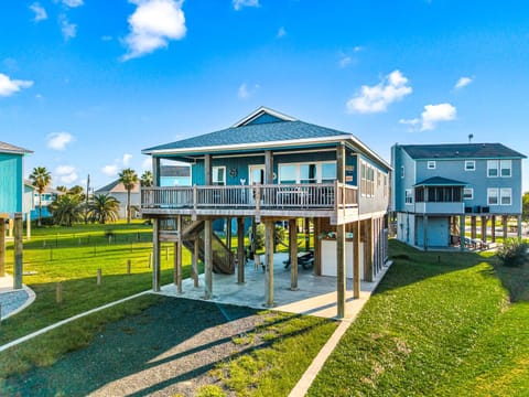 Steps to the Beach l Modern Interior House in Bolivar Peninsula