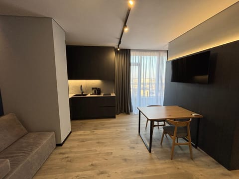 TV and multimedia, Seating area, Dining area