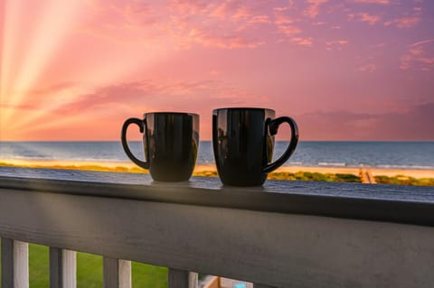 Luxury Beachfront l Sleeps 20, Hot Tub, Pool & Game Room Fun! House in Bolivar Peninsula