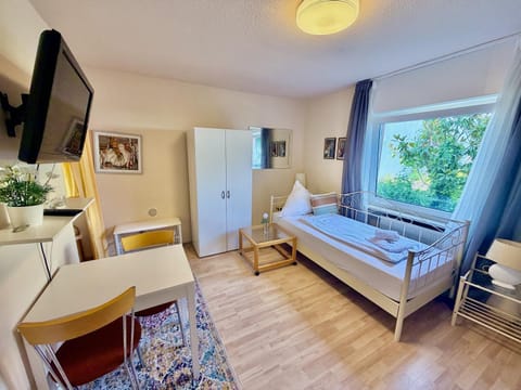 Bed, TV and multimedia, Living room, Seating area, Quiet street view, wardrobe