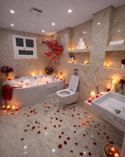 Hot Tub, Bathroom