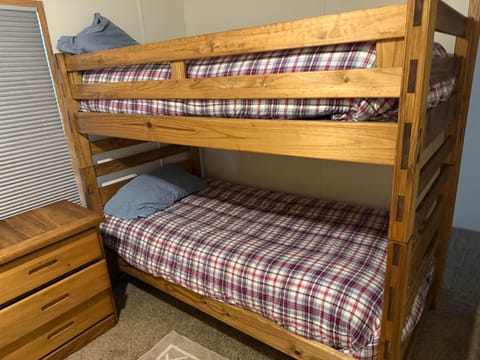 Tenkiller Timber Retreat House in Tenkiller Ferry Lake