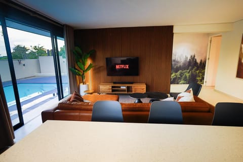 Communal lounge/ TV room, Natural landscape, TV and multimedia, Living room, Seating area, Evening entertainment, Bedroom, Pool view, Swimming pool