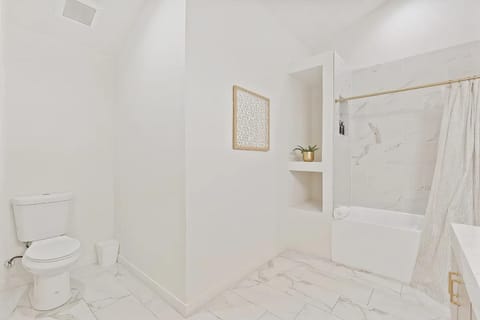 Phoenix Vista - Mountain Views, Pool & Fire Pit House in Paradise Valley