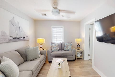 Island Paradise Cottages - Complex House in Madeira Beach