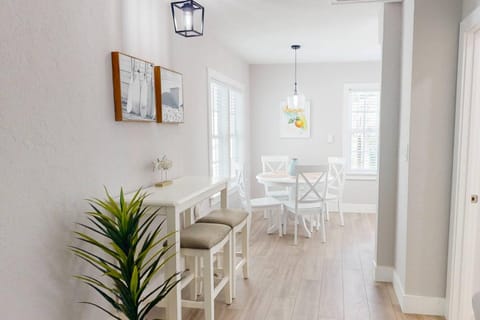 Island Paradise Cottages - Complex House in Madeira Beach