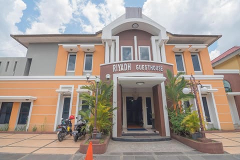 Property building, Facade/entrance, Day