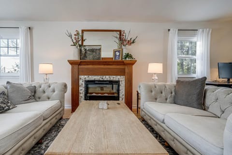 Family Fun on Lake Bemidji! Spacious Home with Yard House in Bemidji