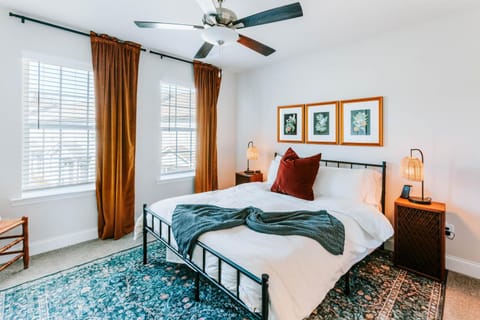 Old Capital - Prof Design, Purple Matt, Sleeps 5 House in Milledgeville