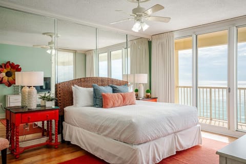 Majestic Sunset For 11 House in Long Beach