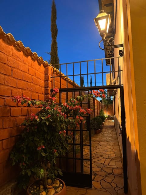 Pousada Jardim Colonial - Pousada romântica em Tiradentes com café mineiro e ambiente acolhedor! Inn in Tiradentes